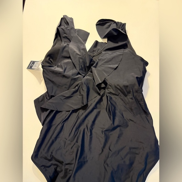 Elegant Black Ruffled One-Piece Swimsuit - Picture 5 of 5